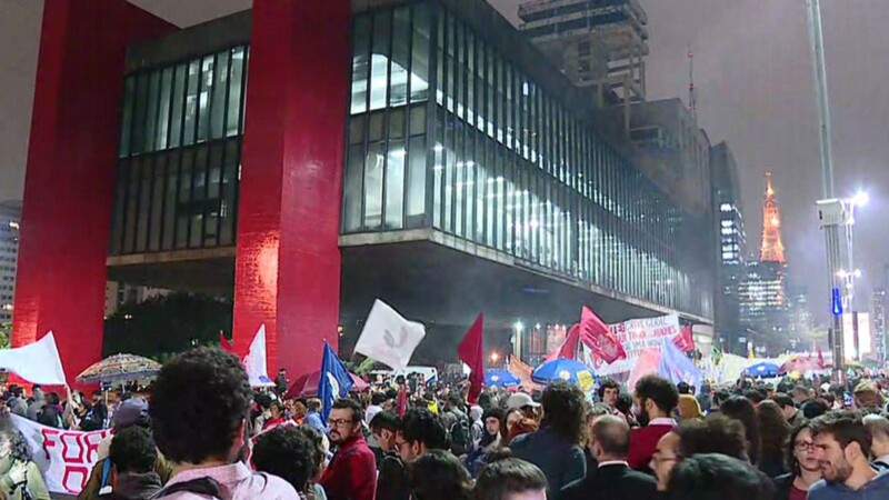 Movimentos sociais, sindicais e estudantis pedem a saída de Temer em atos na Av. Paulista